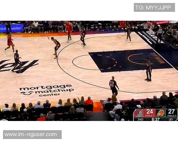 马卢阿奇篮下强势接球转身进攻成功完成21精彩瞬间